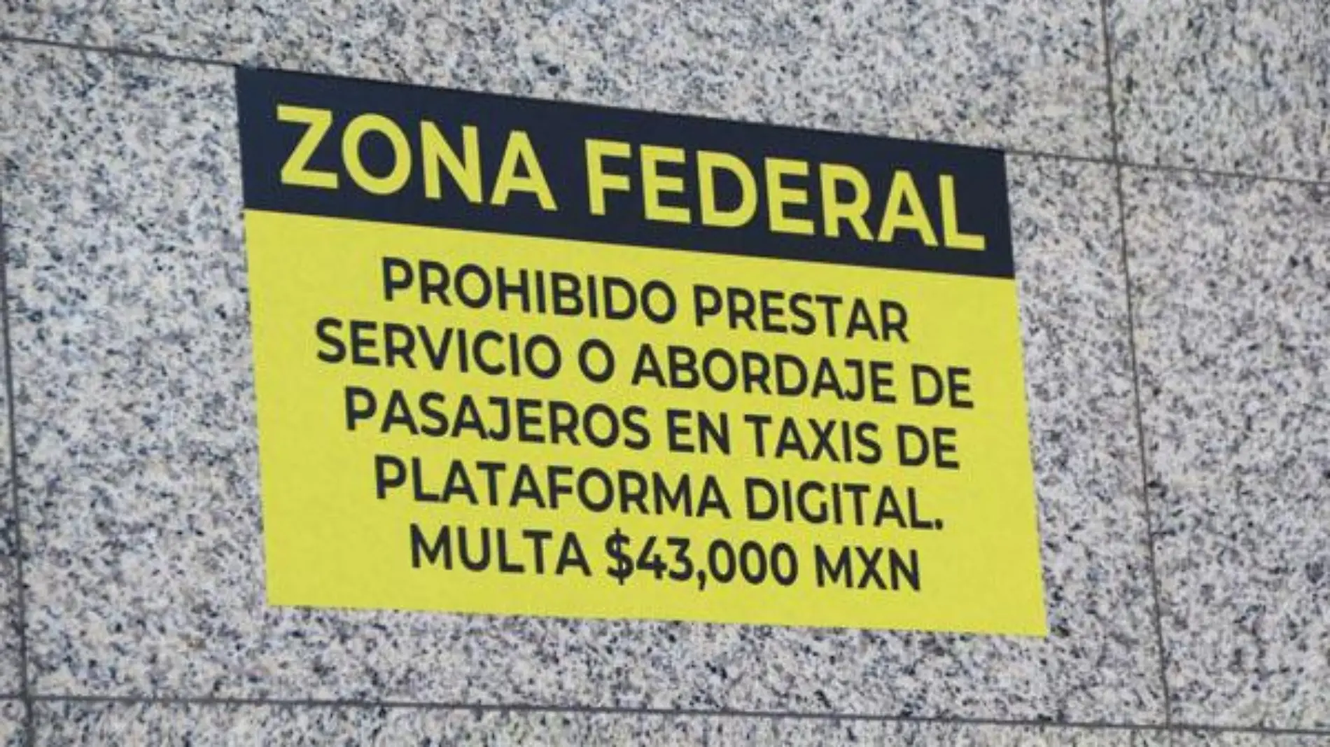 Largas filas y cuantiosas multas tras prohibición de taxis por aplicación en el AICM